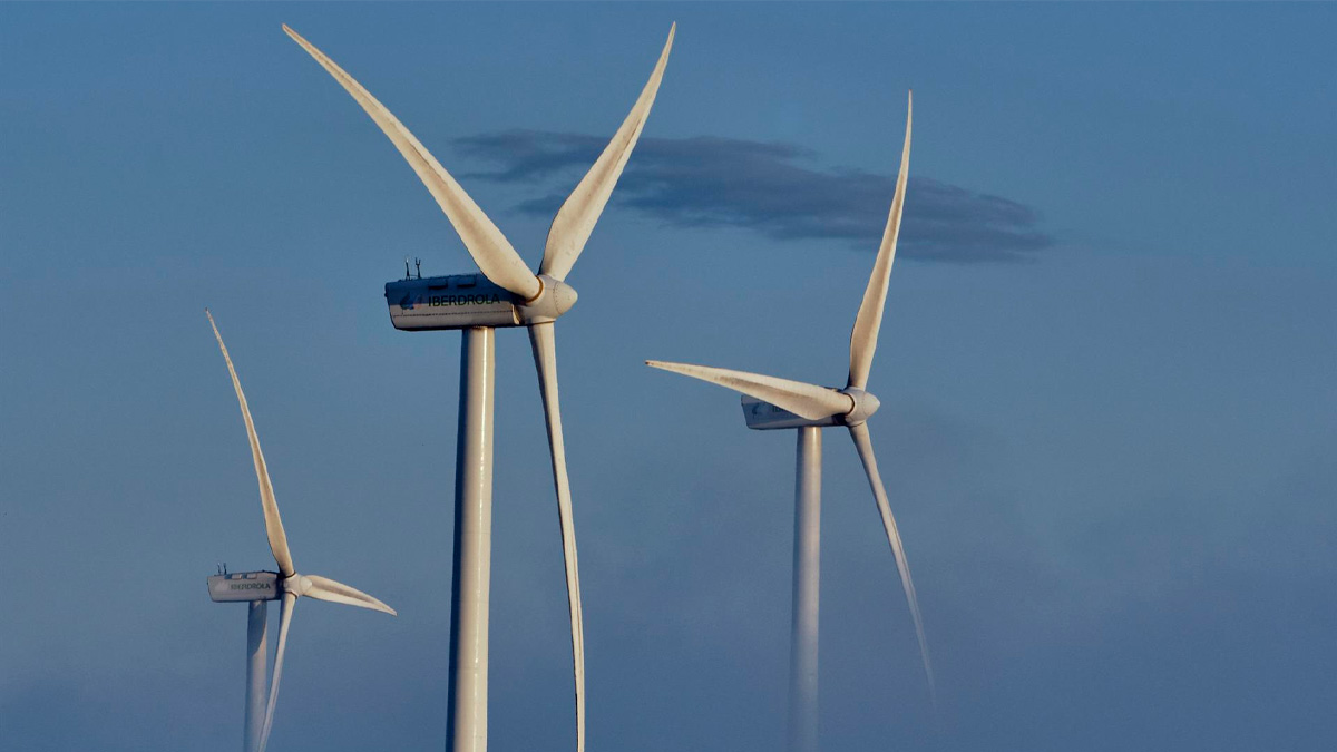 Aerogeneradores en el parque eólico de Sil y Meda, a 31 de mayo de 2023, en Esgo
