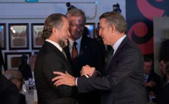 Juan Carlos Escotet, Alberto Núñez Feijóo y Alfonso Rueda en la entrega del premio Fernández-Latorre al presidente de Abanca / Europa Press