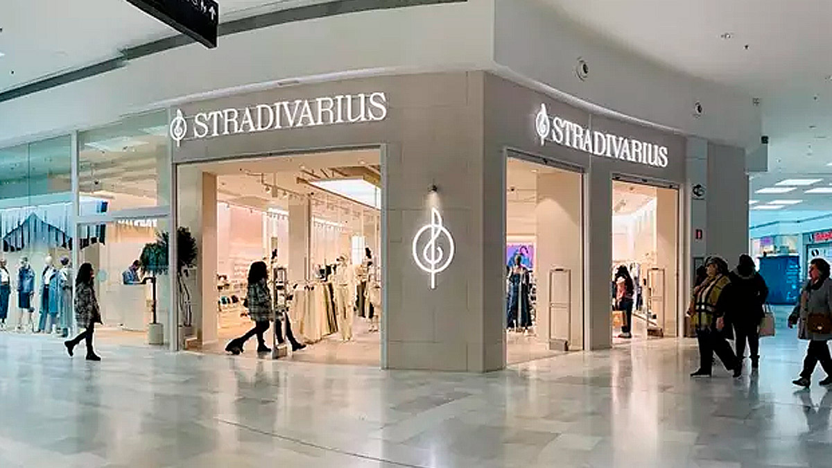 Tienda de Stradivarius en un centro comercial. Archivo - Europa Press