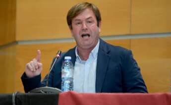 El alcalde de Sada, Benito Portela, interviene en el pleno de la moción de censura, a 18 de noviembre de 2022, en Sada, A Coruña / M. Dylan