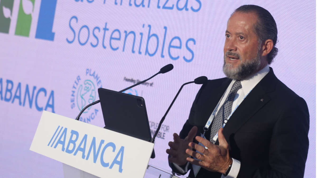Juan Carlos Escotet, presidente de Abanca, interviene durante una jornada de finanzas sostenibles organizada por la entidad / Abanca