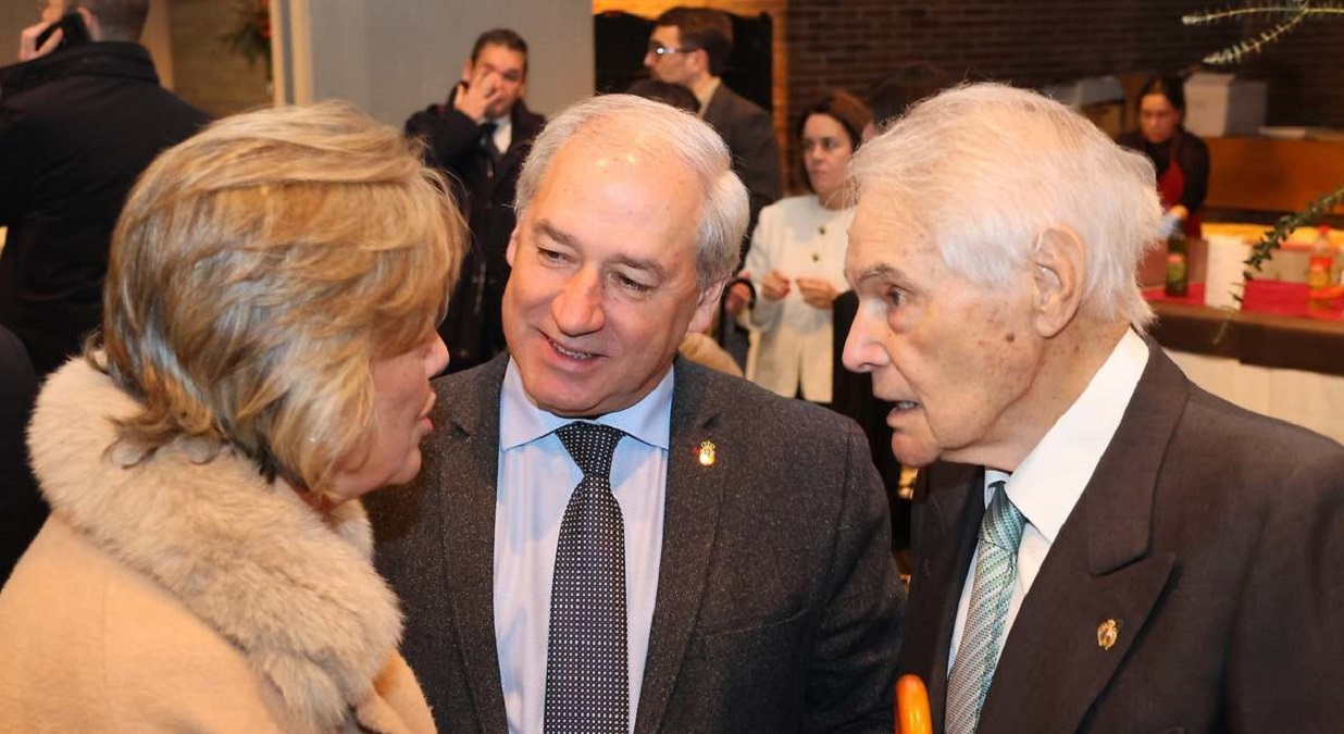 El presidente de la Deputación de Lugo, José Tomé, con el fundador del grupo Aresa, Álvaro Rodríguez Eiras.