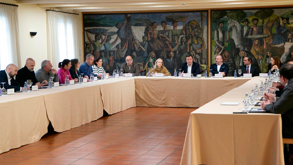 El presidente de la Diputación de A Coruña, Valentín González Formoso, preside una reunión sobre la AP-9 con representantes municipales - DIPUTACIÓN DE A CORUÑA