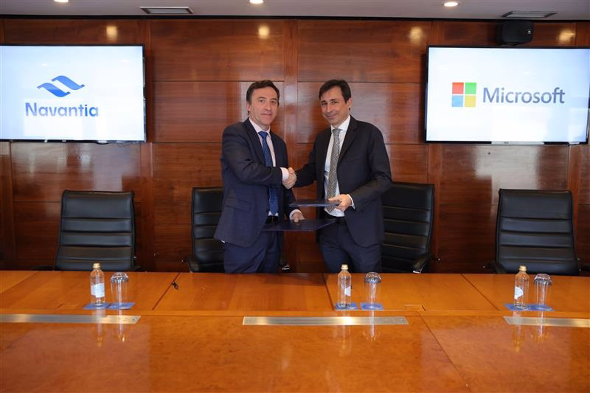 Ricardo Domínguez, presidente de Navantia, y Paco Salcedo, presidente de Microsoft España. - NAVANTIA Y MICROSOSFT