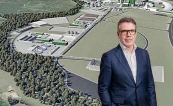 José Soares de Pina, CEO de Altri, con el proyecto para la fábrica de fibras textiles de Palas de Rei de fondo