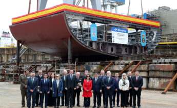 La ministra de Defensa, Margarita Robles, presidió los actos de corta de chapa de la F-113 y puesta de quilla de la F-112 en el astillero de Navantia en Ferrol / Raúl Lomba (Europa Press)