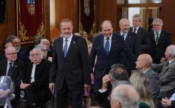 Manuel Quintana (Ragba), Miguel Ángel Escotet (Abanca), Ramón Villares, Alfonso Rueda y Miguel Santalices en el acto de entrega de las Medallas del Parlamento de Galicia 2025 / Europa Press