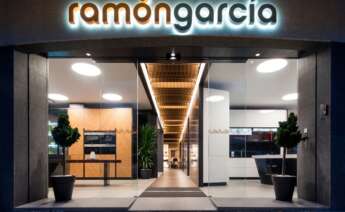 Imagen de un showroom de cocinas de Ramón García, una de las grandes proveedoras de Inditex