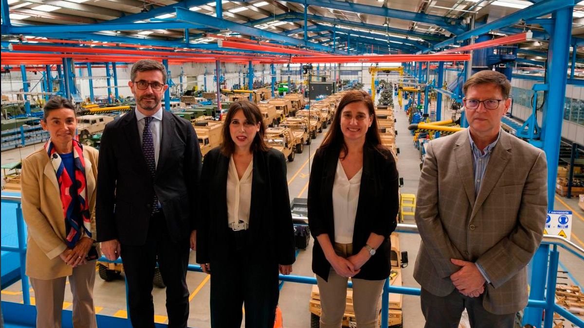 Visita de la conselleira de Economía, María Jesús Lorenzana, a la planta de Urovesa en Valga.