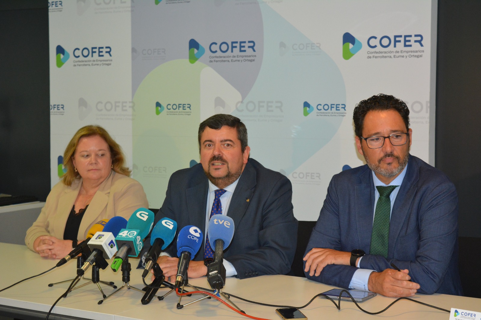 La presidenta de la Confederación de Empresarios de Cartagena, Ana Correa, junto al presidente de Cofer, Cristóbal Dobarro, y el presidente de la Confederación de Empresarios de Cádiz, José Andrés Santos / Cofer