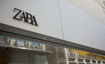 Vista del logo de Zara en una tienda de Madrid / Europa Press