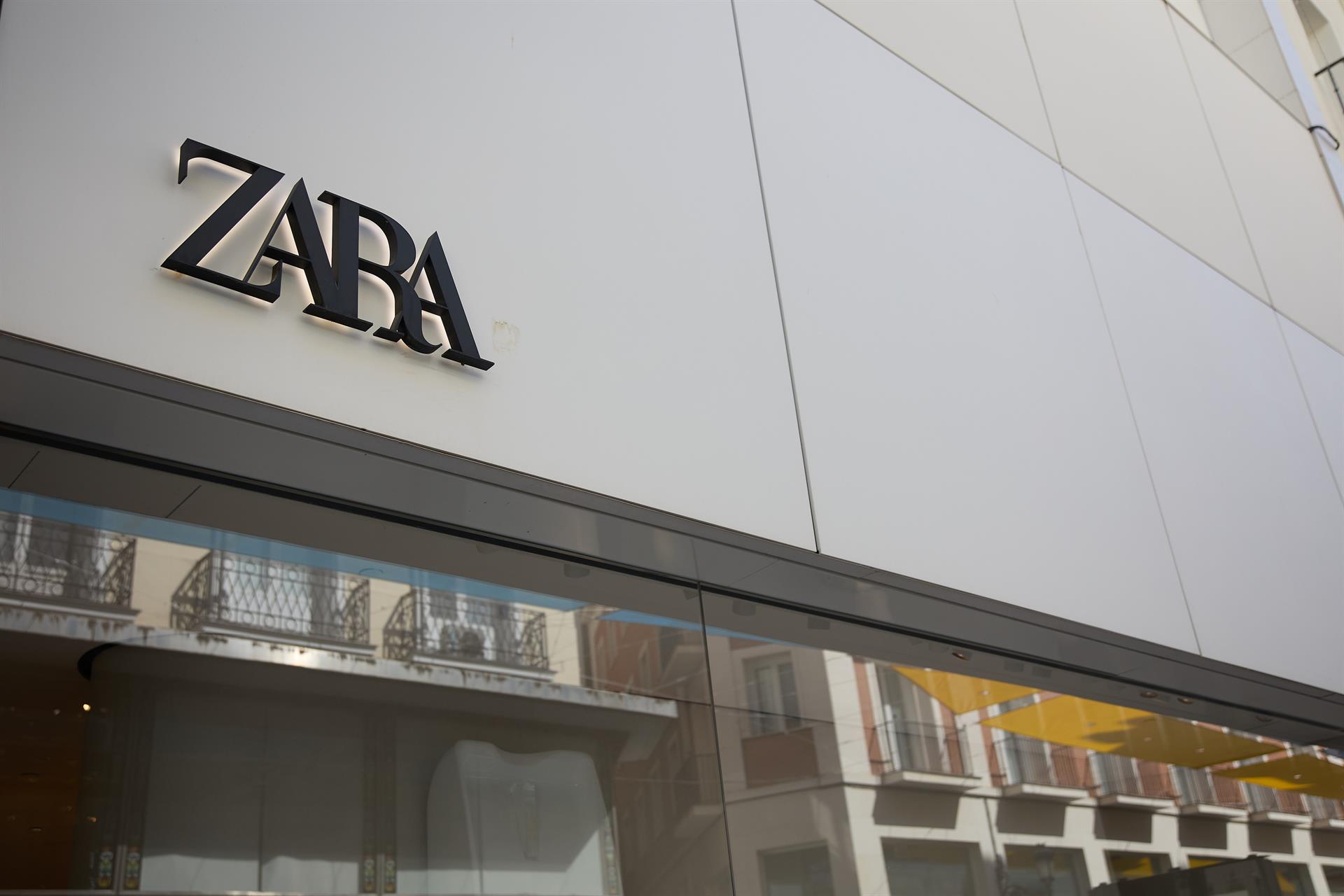 Vista del logo de Zara en una tienda de Madrid / Europa Press