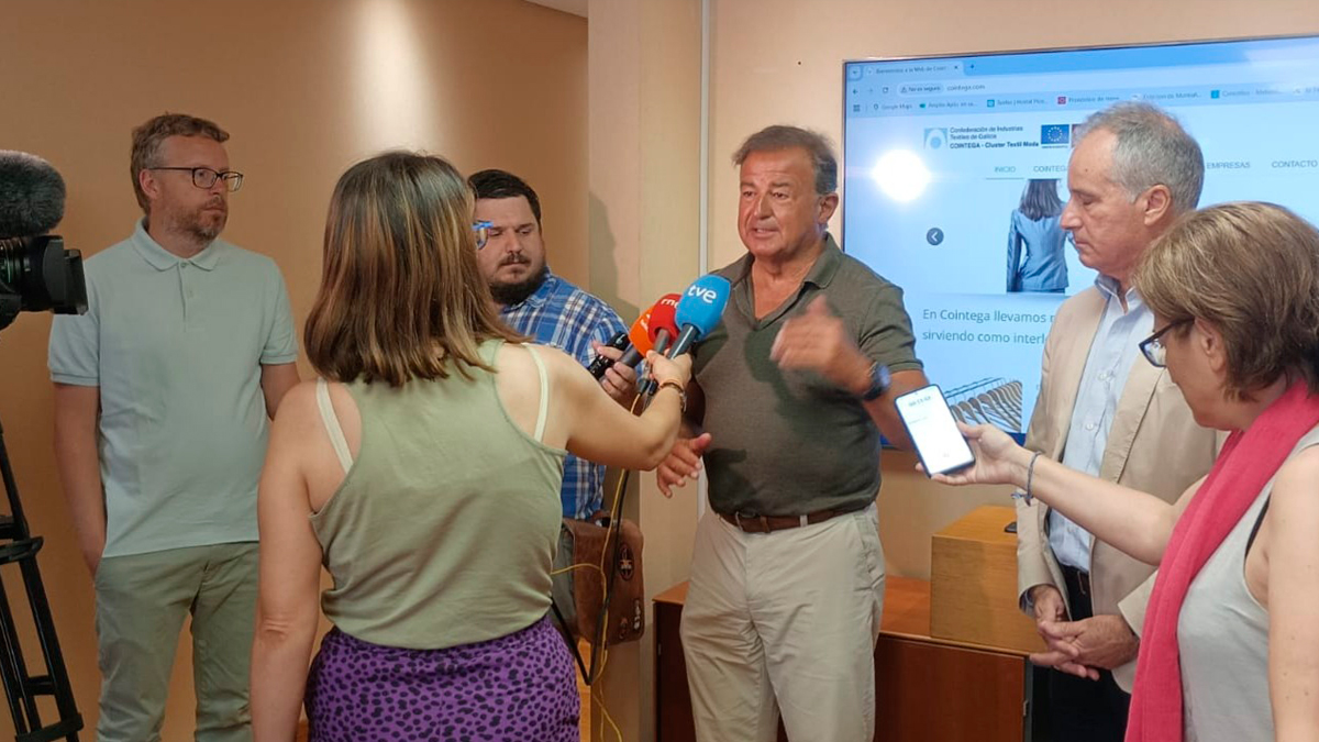 El presidente de Cointega, atiende a los medios.