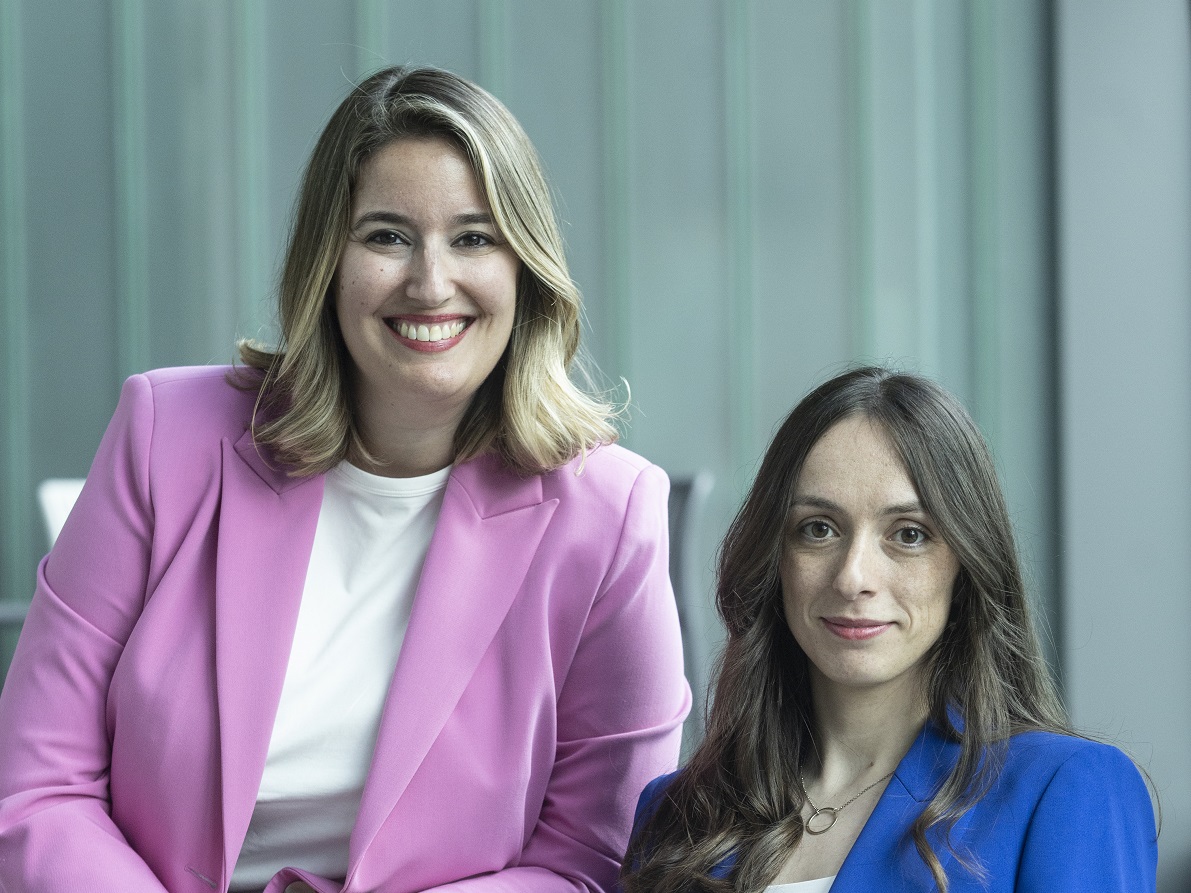 Alba Budiño y Rocío Vega acaban de montar en Galicia Zebra Brain, compañía especializada en aportar soluciones organizativas y mejorar los rendimientos empresariales de las empresas usando métodos que convivan IA con la gestión de equipos