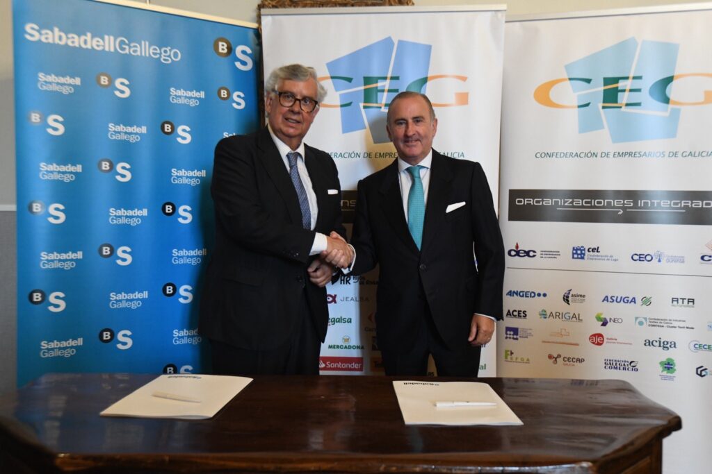 Juan Manuel Vieites y Pablo Junceda tras la renovación del convenio entre la CEG y el Sabadell