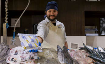Imagen de archivo de un trabajador de las pescaderías de Gadisa / Gadisa Retail