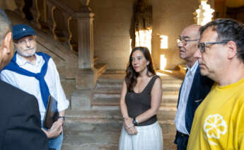 Primera visita a la Casa Cornide con la alcaldesa coruñesa, Inés Rey; el portavoz del grupo municipal del BNG, Francisco Jorquera; el historiador Alfredo Vigo y el representante de la Comisión pola Recuperación da Memoria Histórica, Rubén Centeno