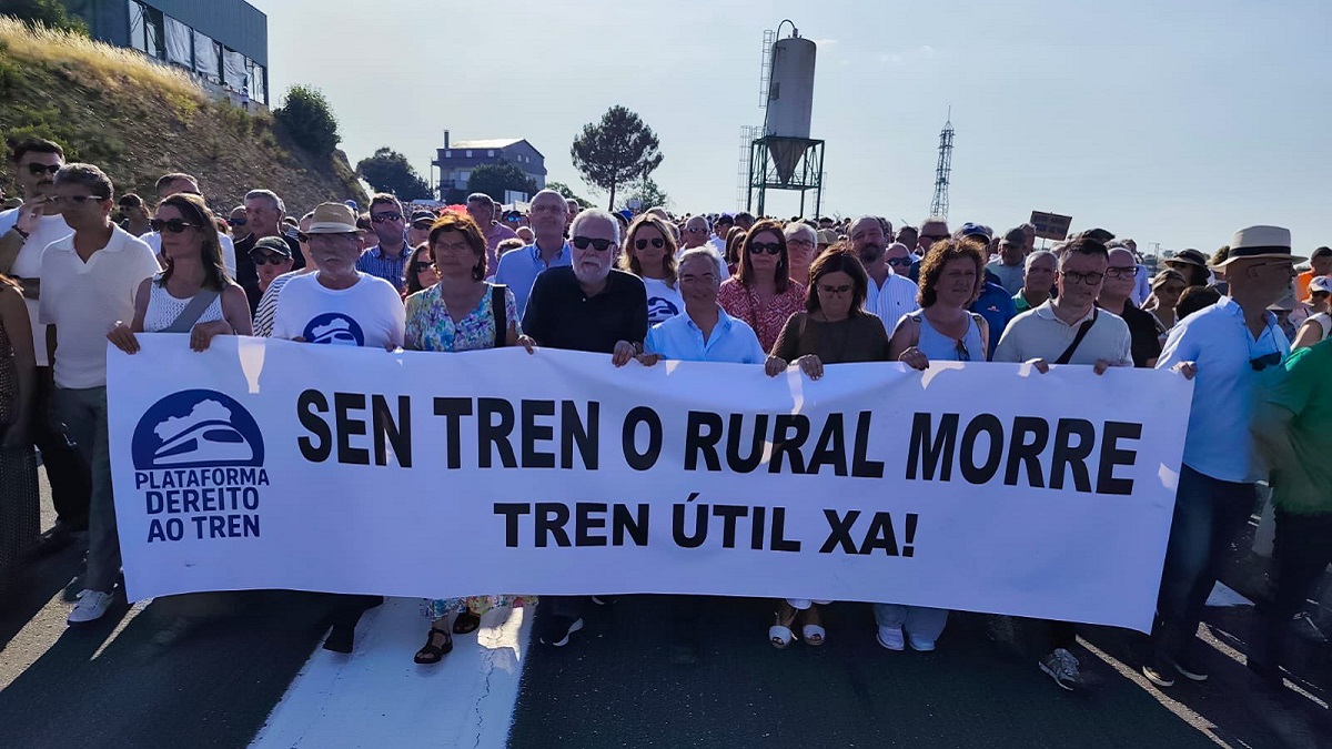 La plataforma Dereito ao Tren reunió a más de 7.000 personas en Ourense para reclamar el fin del "aislamiento ferroviario"