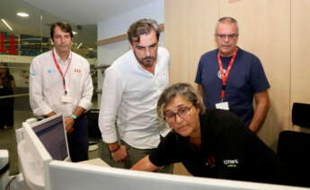 El conselleiro de Presidencia, Xustiza e Deportes, Diego Calvo, durante su visita al Centro Integrado de Atención a las Emergencias de A Estrada