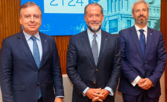 Francisco Botas, CEO de Abanca, Juan Carlos Escotet, presidente de la entidad, y Alberto de Francisco, director de Finanzas de Abanca, en la presentación de los resultados del primer semester de 2024
