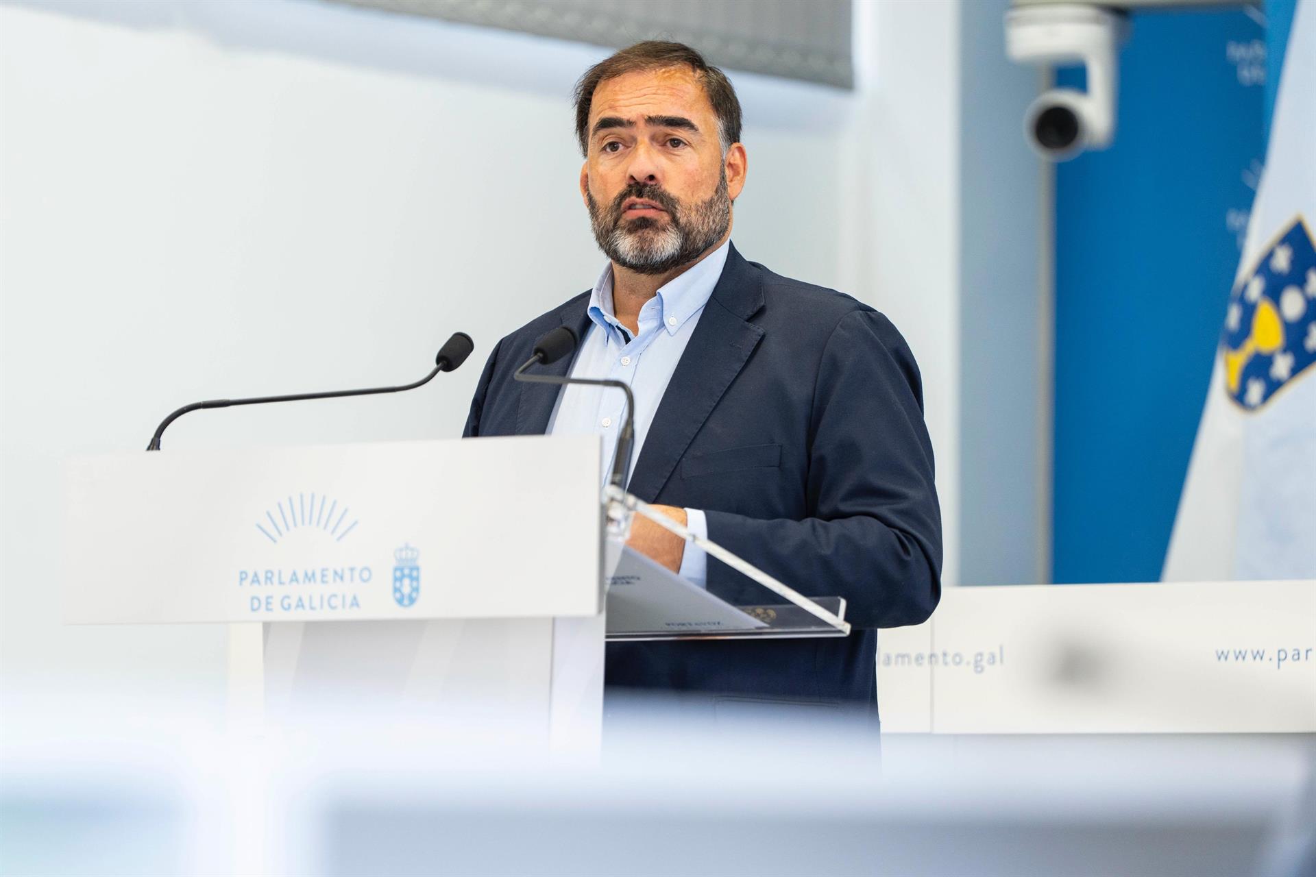 El portavoz del PPdeG en el Parlamento, Alberto Pazos, comparece tras la junta de portavoces. - PPDEG