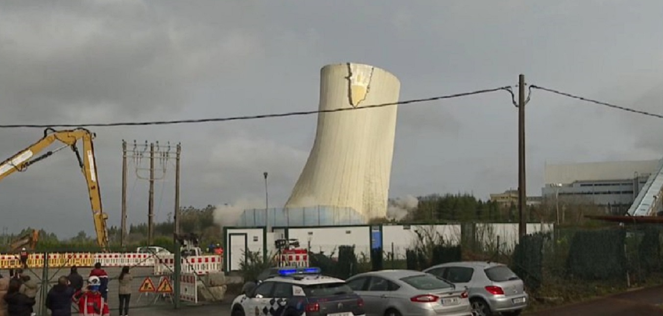 Derrumbe de la central térmica de Meirama