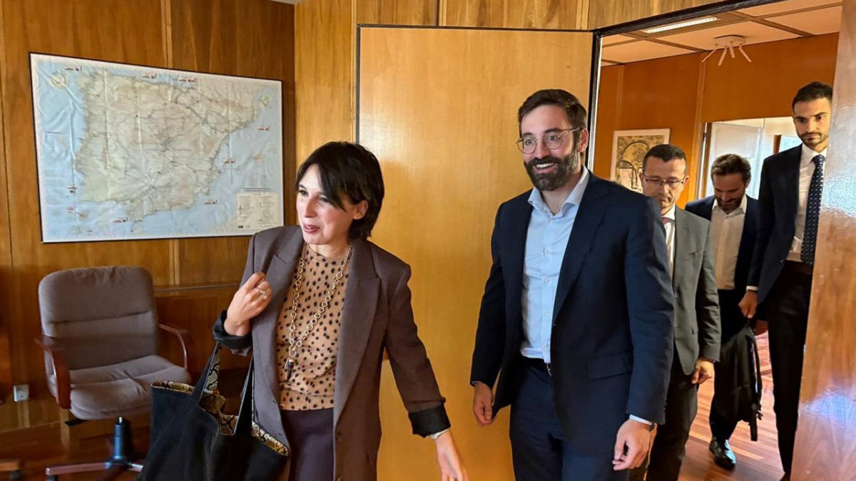 La conselleira de Economía e Industria, María Jesús Lorenzana, se reúne con el secretario de Estado de Energía, Joan Groizard, y con responsables de Red Eléctrica
