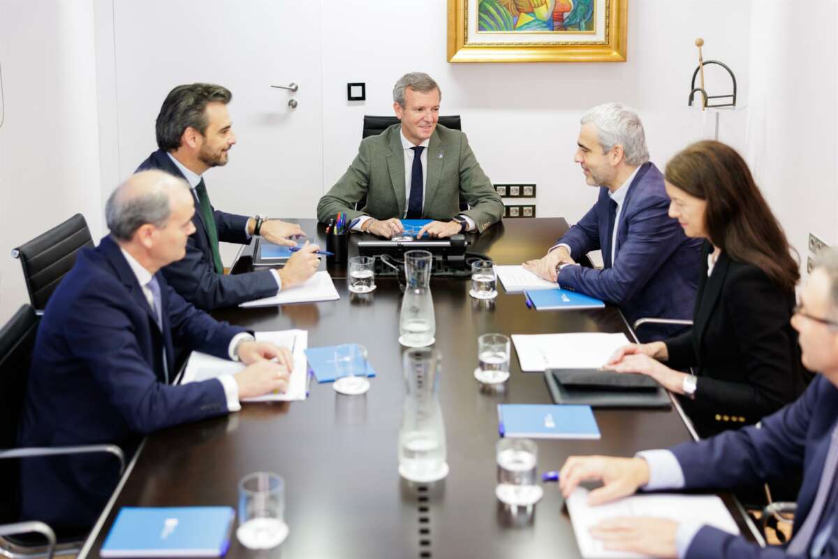 Imagen del primer ejecutivo de Aena, Maurici Lucena, en su reunión con el presidente del a Xunta de Galicia, Alfonso Rueda / David Cabezón