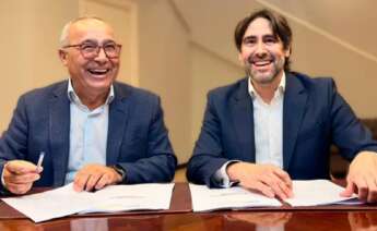 Recursos Minerales de Galicia, la promotora de la mina de Doade, incorporó a Recursos de Galicia a su capital social. En la foto, José Manuel Saldaña, CEO del Grupo Samca, y Emilio Bruquetas, consejero delegado de la utility de la Xunta de Galicia y grandes grupos privados de la comunidad