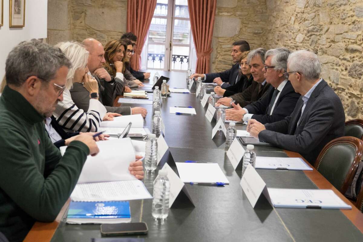 Imagen de la reunión entre diputados y senadores del PP con el presidente de la CEG, Juan Manuel Vieites / PP