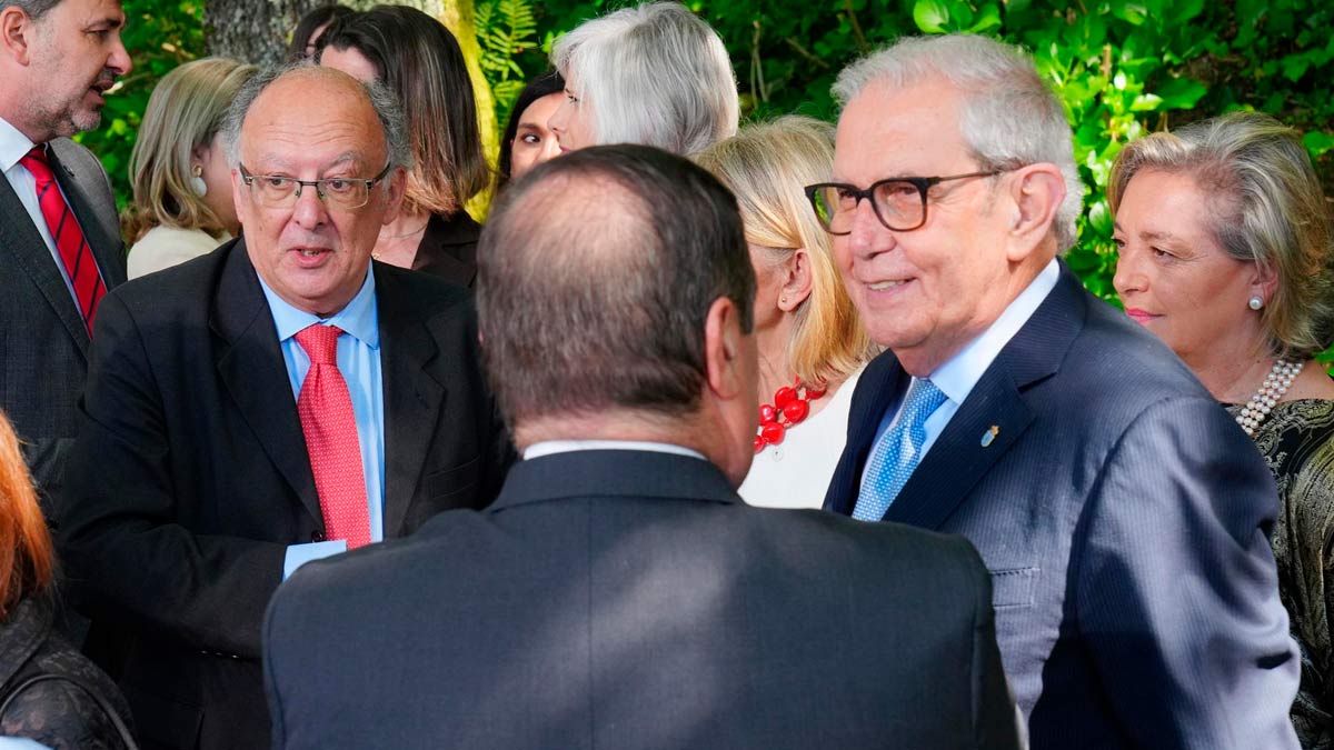 El expresidente de la Xunta de Galicia Fernando González Laxe (i) y el expresidente de la Xunta de Galicia Emilio Pérez Touriño (d), en una imagen de archivo