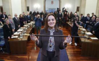 La nueva presidenta de la Diputación de Lugo, Carmela López, toma posesión de su cargo durante la celebración de un pleno en la diputación de Lugo, a 14 de enero de 2026, en Lugo, Galicia (España). La elección tiene lugar tras la dimisión de José Tomé (PSdeG-PSOE) por las acusaciones de acoso sexual