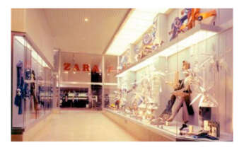 Tienda de Zara en sus inicios. En la imagen, la segunda que abrió sus puertas, en la calle Torreiro de A Coruña