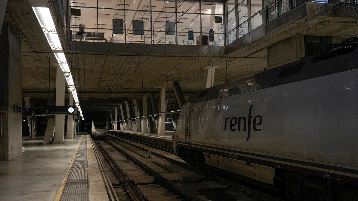 Renfe amplía este viernes la suspensión de trenes a la ruta entre Ourense, O Carballiño y Santiago y la mantiene en Vigo