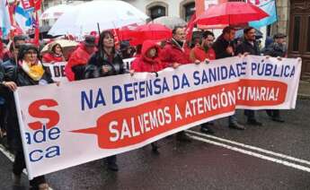 Manifestación en Santiago de Compostela convocada por SOS Sanidade Pública y encabezada por los líderes de los partidos de la oposición a la Xunta de Galicia.