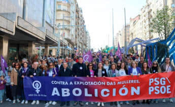 El secretario xeral del PSdeG, José Ramón Gómez Besteiro, en una manifestación por el 8M en Vigo