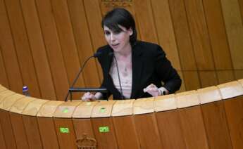 La conselleira de Economía e Industria, María Jesús Lorenzana, en el Pleno del Parlamento de Galicia