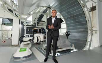 Alfonso Rueda visita el centro de protonterapia de Galicia, ubicado en Santiago de Compostela