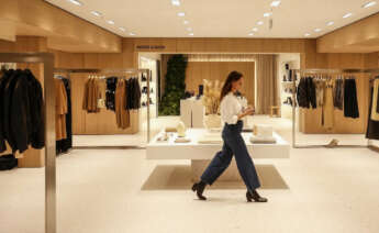 Trabajadora en una tienda de Zara