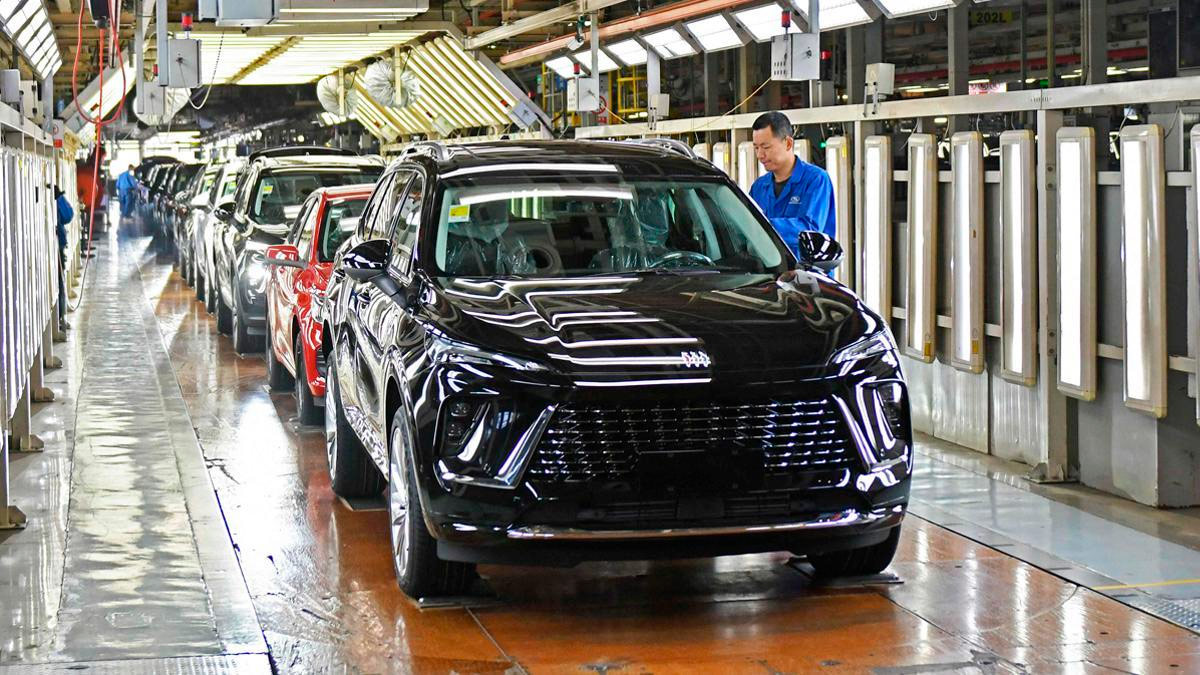 Imagen del interior de la línea de montaje de una factoría de SAIC Motor