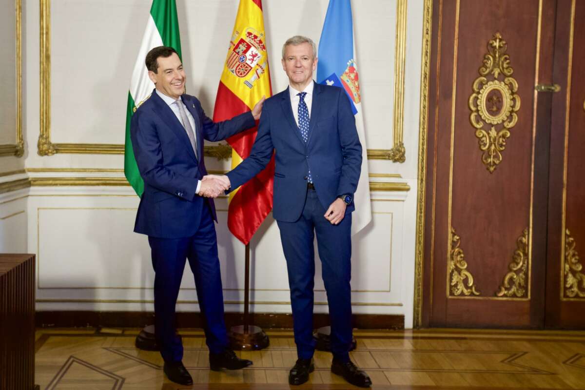 Imagen de archivo de Juanma Moreno y Alfonso Rueda, presidentes autonómicos de Andalucía y Galicia, respectivamente / Europa Press