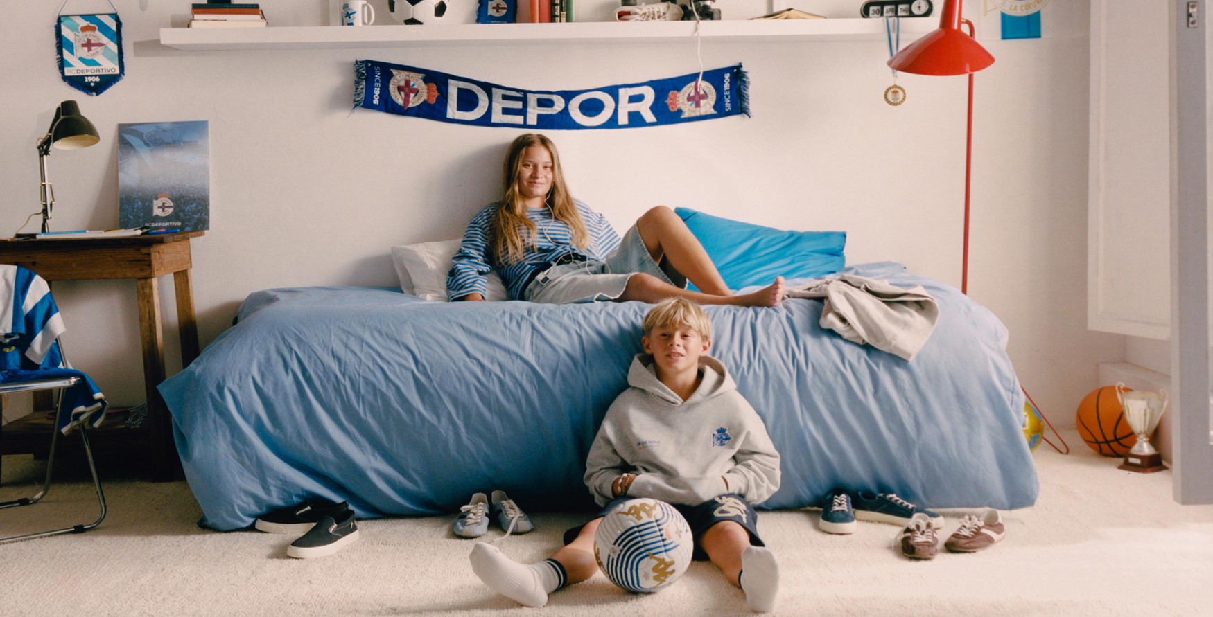 Imagen de algunas de las prendas de la nueva colección de Zara Kids y el Real Club Deportivo de A Coruña / Zara