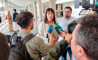 Ana Pontón, portavoz nacional del BNG, atiende a los medios en Vigo, antes de asistir a la toma de posesión de Carmen García ;Ateo, como nueva rectora de la UVigo