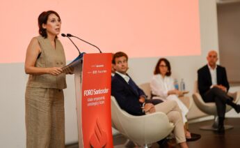 La conselleira de Economía, María Jesús Lorenzana, durante su intervención en el Foro Santander: Visión empresarial, estrategia y futuro / Xunta