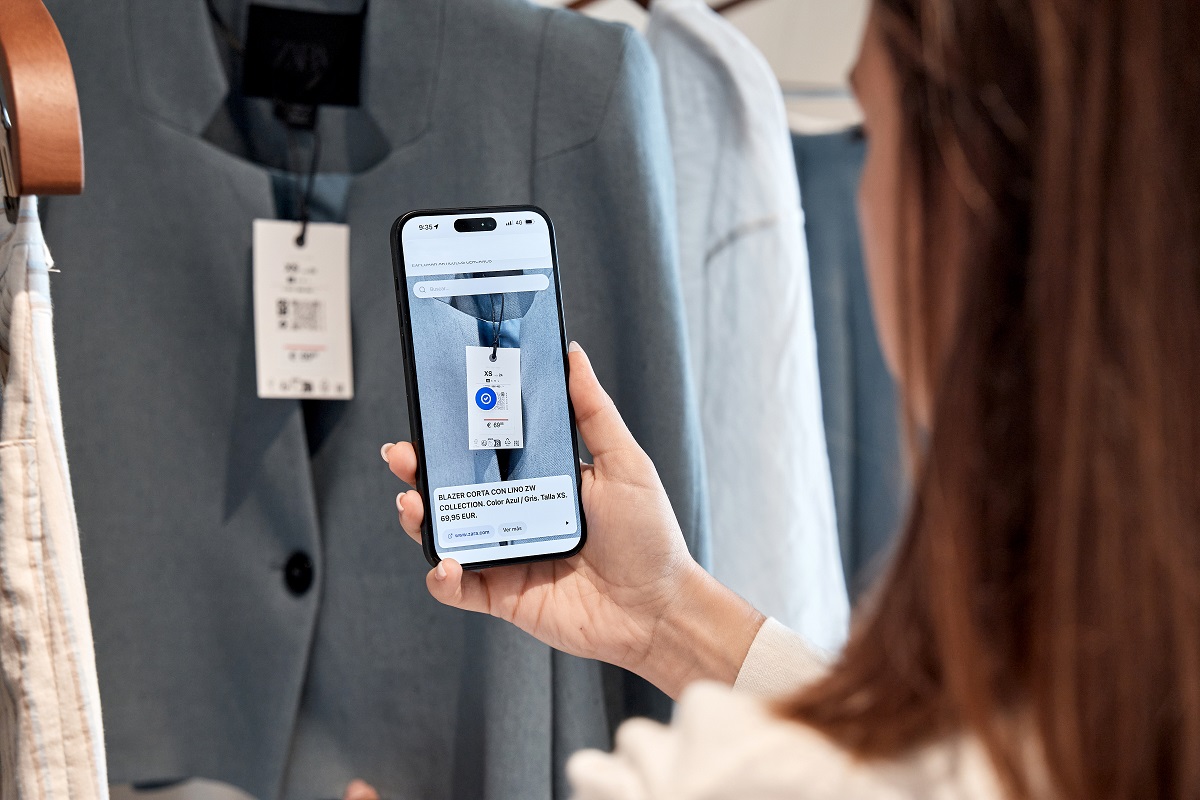 Nuevo sistema de etiquetado accesible de Inditex, presente en todas las tiendas del grupo