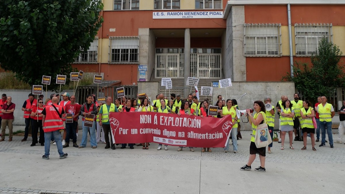 El Servicio de Mediación y Arbitraje (SMAC) de A Coruña acoge el acto de conciliación entre la representación de supermercados Gadis y la de las centrales sindicales UGT, CIG, CC OO y USO, ante la reclamación del grupo empresarial de 1,25 millones