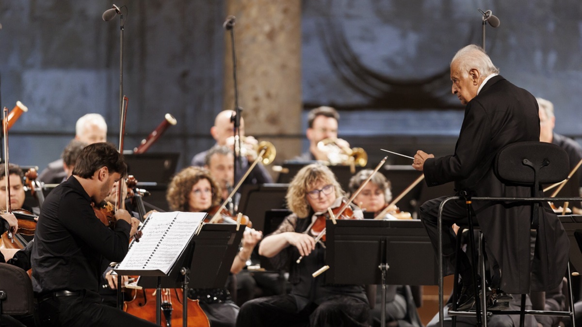 El director de orquesta Zubin Mehtaen dirige el concierto inaugural de la 75 edición del Festival Internacional de Música y Danza de Granada. A 12 de junio de 2026 en Granada, Andalucía (España). La Reina Sofía preside en el Palacio de Carlos V el concierto inaugural de la 75 edición del Festival Internacional de Música y Danza de Granada. Al acto asisten también las consejeras en funciones de Cultura y Deporte, Patricia del Pozo, y de Fomento, Articulación del Territorio y Vivienda, Rocío Díaz, junto a la alcaldesa de Granada, Marifrán Carazo, y el presidente de la Diputación de Granada, Francis Rodríguez. La cita marca el inicio de una edición especial de uno de los festivales culturales más prestigiosos de España. Álex Cámara / Europa Press 12/6/2026