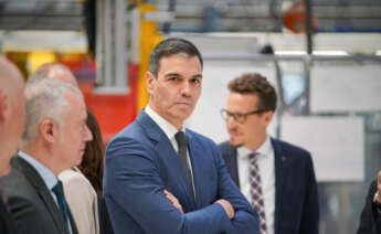 El presidente del Gobierno, Pedro Sánchez, durante una visita a la planta de Mercedes Vitoria, a 25 de marzo de 2024, en Vitoria-Gasteiz, Álava, País Vasco (España). Mercedes Vitoria ha dado a conocer hoy las obras de ampliación, rediseño y adecuación de sus instalaciones para producir el vehículo eléctrico a partir de 2026. El evento de presentación ha contado con una visita a la planta de producción y de una amplia representación de la multinacional alemana. 26 MARZO 2024;ÁLAVA;SÁNCHEZ;PLANTA;MERCEDES Iñaki Berasaluce / Europa Press 22/3/2024