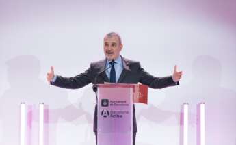 (Foto de ARCHIVO) El alcalde de Barcelona, Jaume Collboni, interviene durante la entrega de entradas para el MWC, en el Cibernàrium 22@, a 27 de febrero de 2025, en Barcelona, Catalunya (España). Durante el acto, se ha realizado la entrega de invitaciones para el Mobile World Congress (MWC) 2025, que se celebrará del 3 al 6 de marzo en Barcelona, a 200 alumnos de Barcelona Activa. David Zorrakino / Europa Press 27 FEBRERO 2025;ENTRADAS;REGALO;ENTREGA;MWC 27/2/2025
