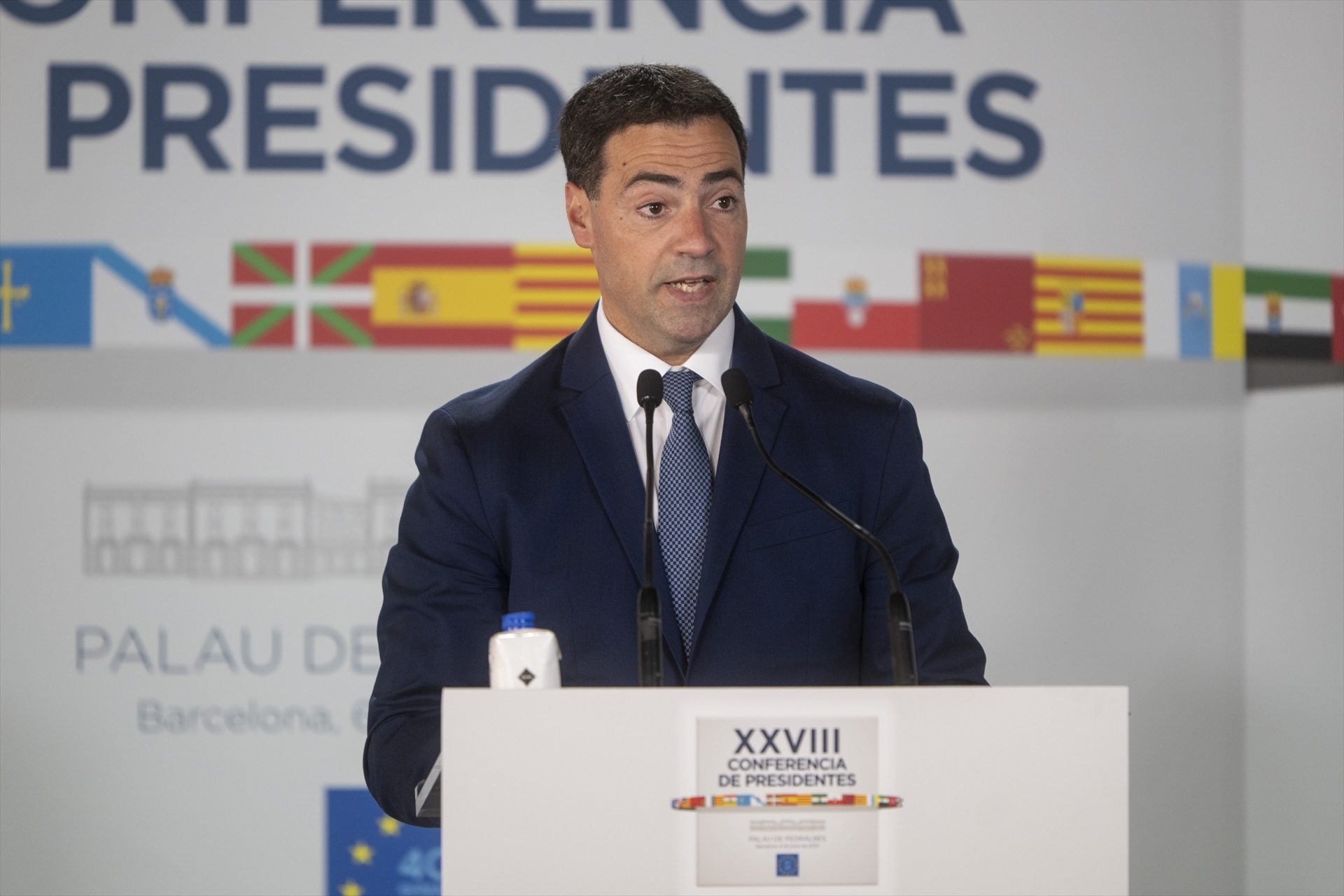 (Foto de ARCHIVO) El lehendakari del País Vasco, Imanol Pradales, ofrece declaraciones a los medios posterior a la XXVIII Conferencia de Presidentes, en Palau de Pedralbes de Barcelona, a 6 de junio de 2025, en Barcelona, Catalunya (España). Durante la conferencia se abordarán los 16 puntos de la agenda, ampliada tras la inclusión de las demandas de las Comunidades Autónomas, que contemplan entre otros asuntos la reforma de la financiación autonómica, el control de fronteras, la política migratoria, el acceso a la vivienda, la situación energética y la reforma del Poder Judicial. Por primera vez, los presidentes autonómicos pueden intervenir en las lenguas cooficiales de sus territorios con traducción simultánea. Lorena Sopêna / Europa Press 06/6/2025